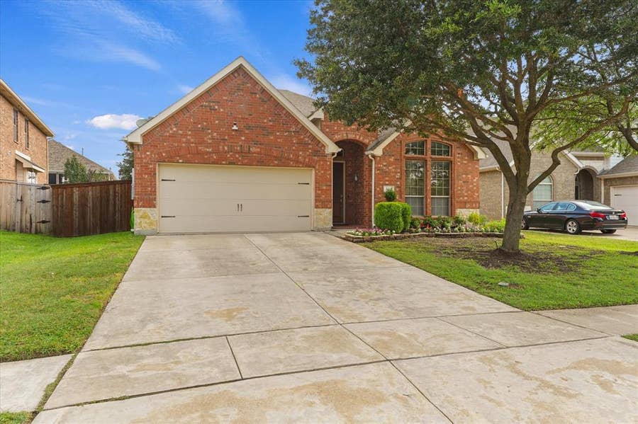Property photo for 320 Gotland Drive, Grand Prairie, TX