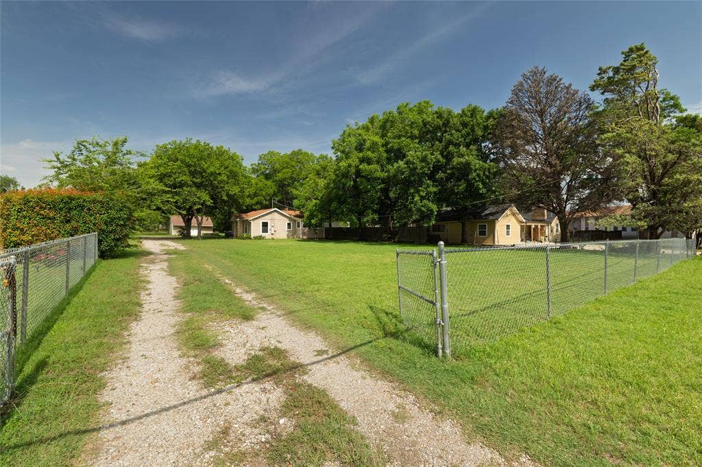 313 N Roe Street, White Settlement, TX 76108 313 N Roe Street, White Settlement, TX 76108