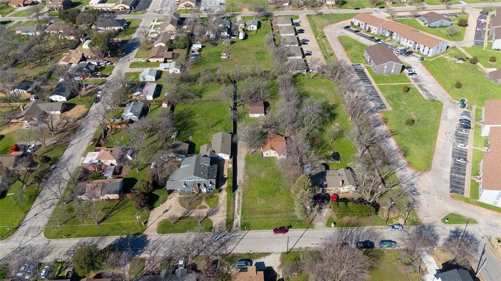 313 N Roe Street, White Settlement, TX 76108 Expansive land parcels featuring mature trees and established residential structures