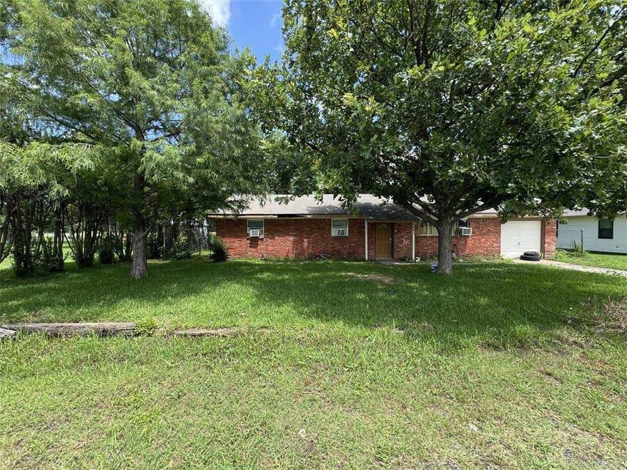 Property photo for 3041 Monroe Street, Commerce, TX