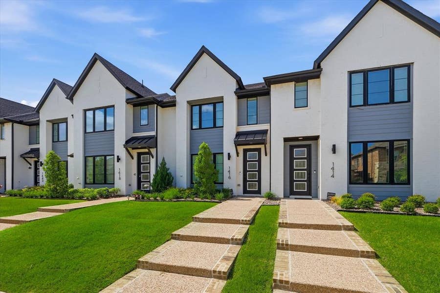 Property photo for 1416 Birds Fort Trail, Arlington, TX