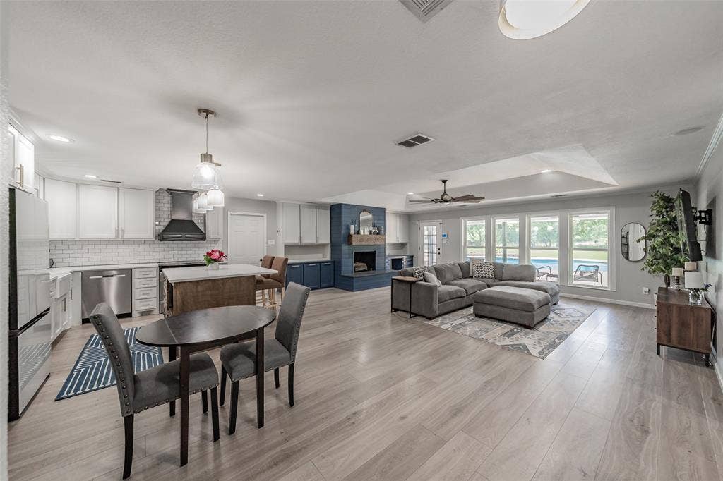 224 Bob White Trail, Burleson, TX 76028 224 Bob White Trail, Burleson, TX 76028