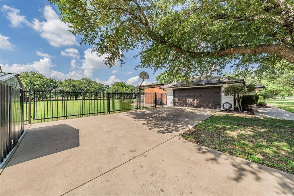 224 Bob White Trail, Burleson, TX 76028 224 Bob White Trail, Burleson, TX 76028