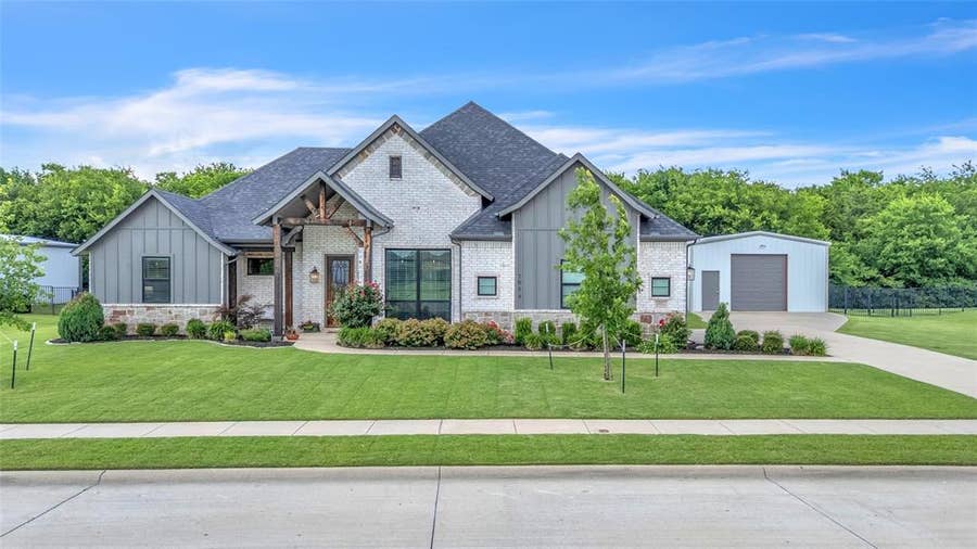 Property photo for 1014 Rennard Street, Caddo Mills, TX