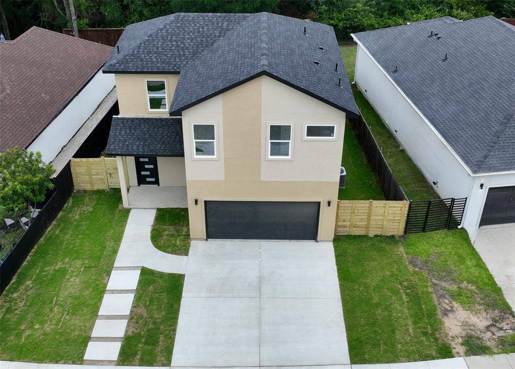 2823 Curvilinear Court, Dallas, TX 75227 Front view