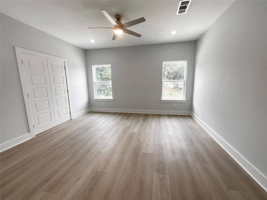 2823 Curvilinear Court, Dallas, TX 75227 Primary bedroom
