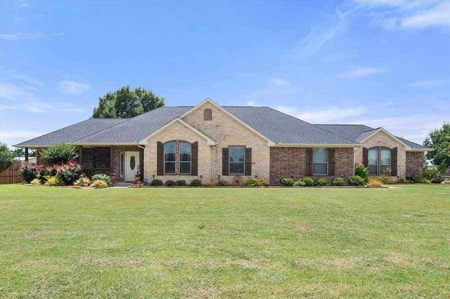 Property photo for 413 Rugged Drive, Red Oak, TX