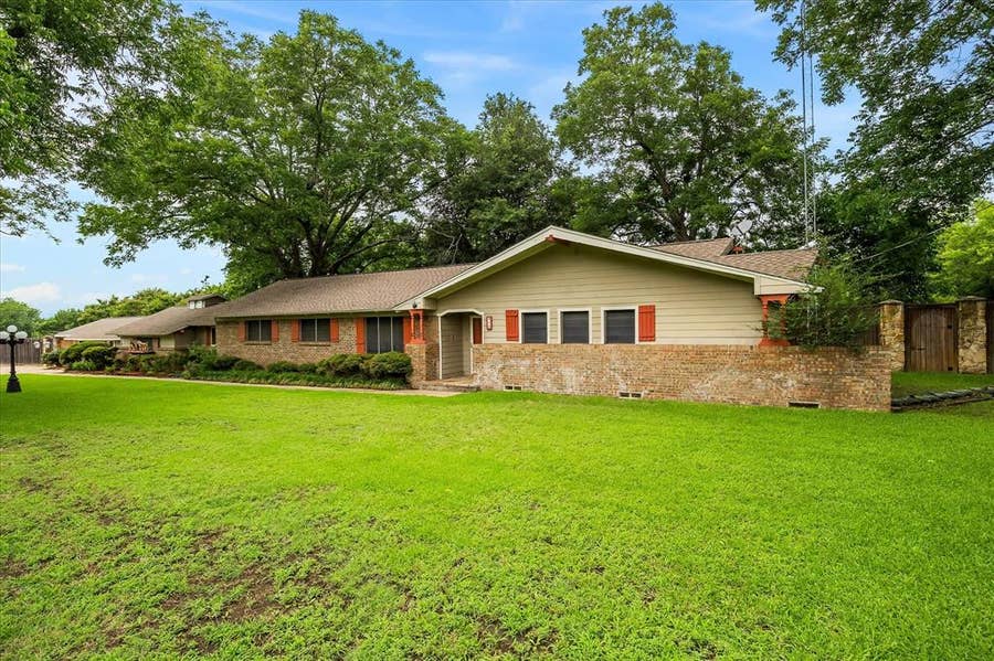 Property photo for 110 W Crockett Street, Wolfe City, TX