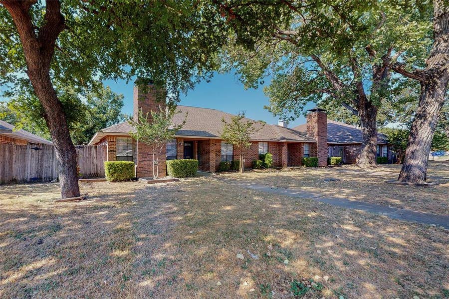 Property photo for 1912 N Irving Heights Drive, Irving, TX