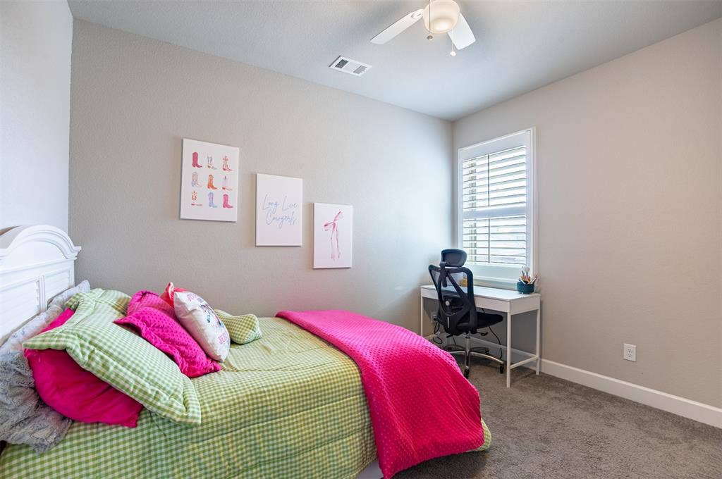 721 Matchbox Street, Argyle, TX 76226 Secondary bedroom with door leading to secondary bathroom.