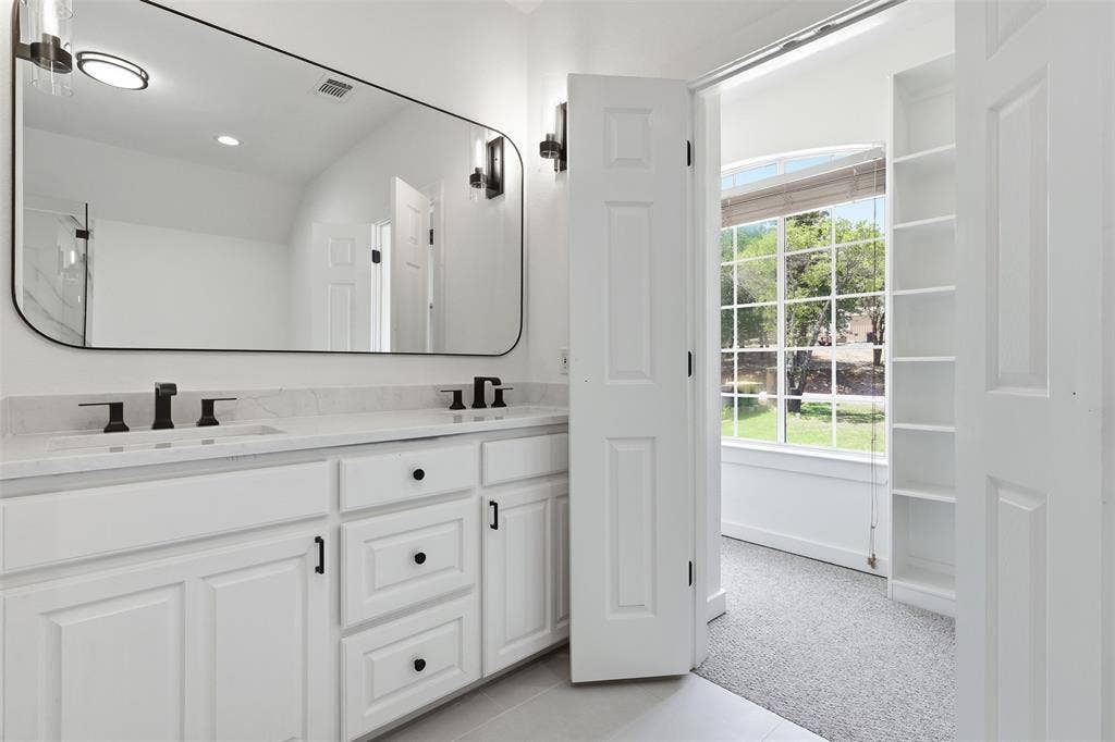 6107 Grande Cove Court, Granbury, TX 76049 Primary bathroom #2