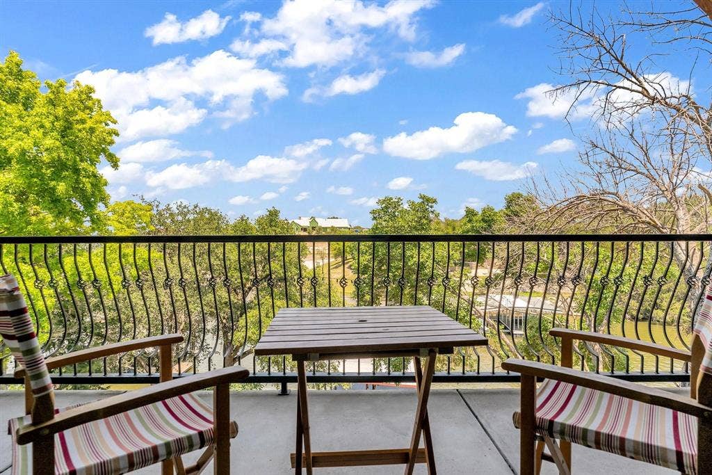 6107 Grande Cove Court, Granbury, TX 76049 Large balcony off of primary