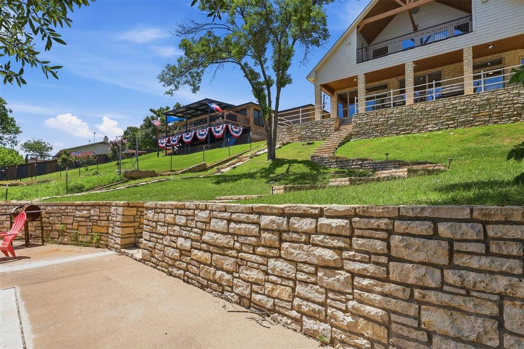 6107 Grande Cove Court, Granbury, TX 76049 Large area by boat dock to relax at