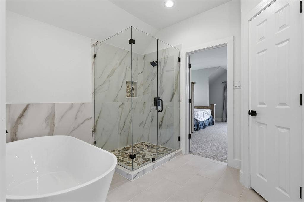 6107 Grande Cove Court, Granbury, TX 76049 primary bath #2