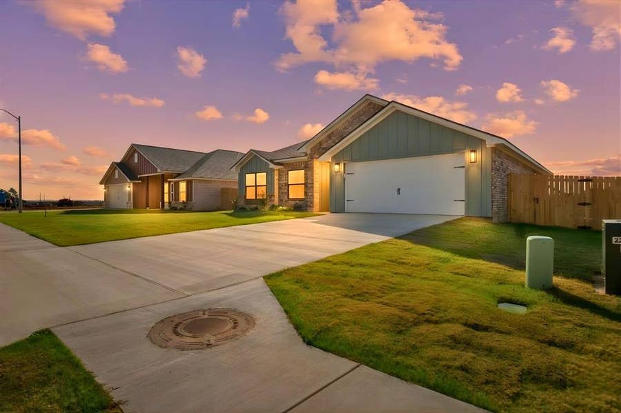 Property photo for 16529 Crossing Circle, Lindale, TX