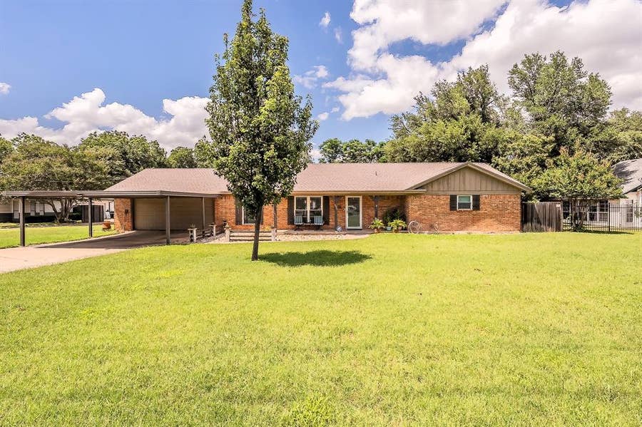 Property photo for 5004 Blackstone Drive, River Oaks, TX