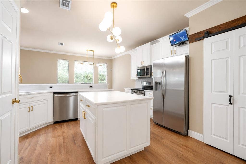 609 Trails End Court, Hurst, TX 76054 609 Trails End Court, Hurst, TX 76054