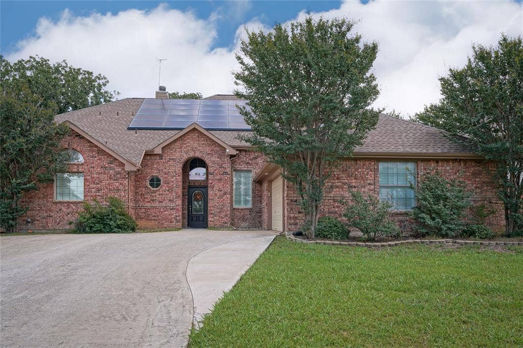 609 Trails End Court, Hurst, TX 76054 609 Trails End Court, Hurst, TX 76054
