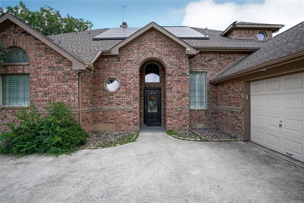 609 Trails End Court, Hurst, TX 76054 609 Trails End Court, Hurst, TX 76054