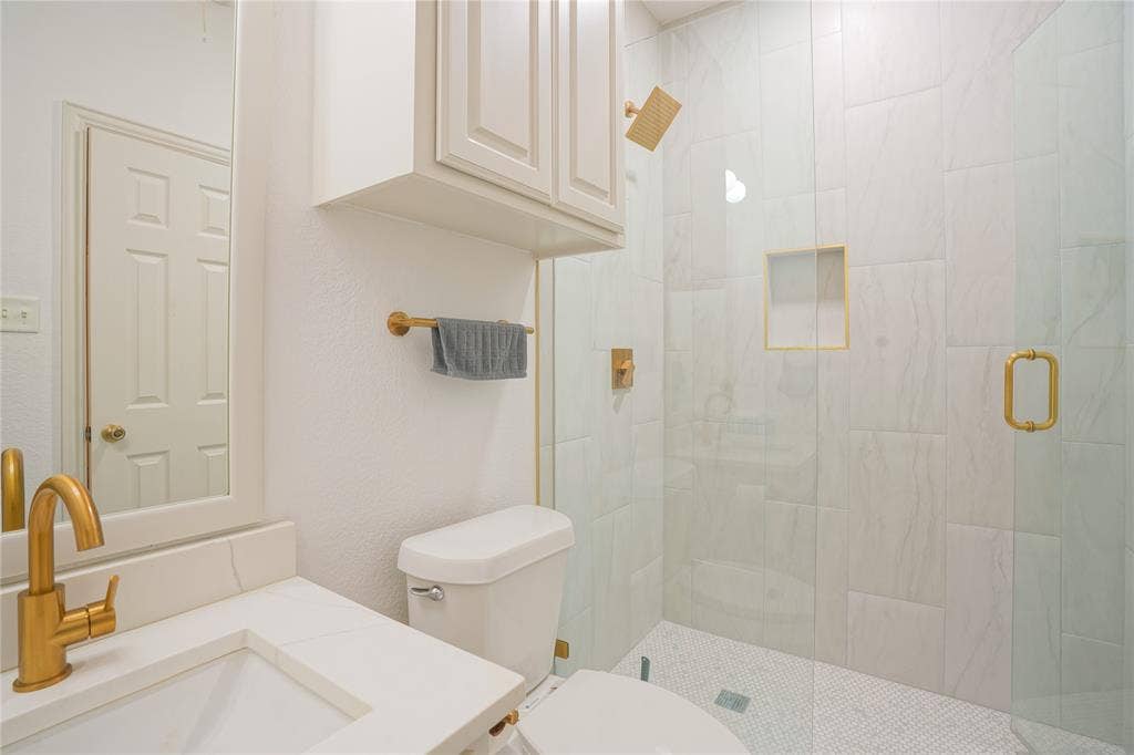 609 Trails End Court, Hurst, TX 76054 609 Trails End Court, Hurst, TX 76054