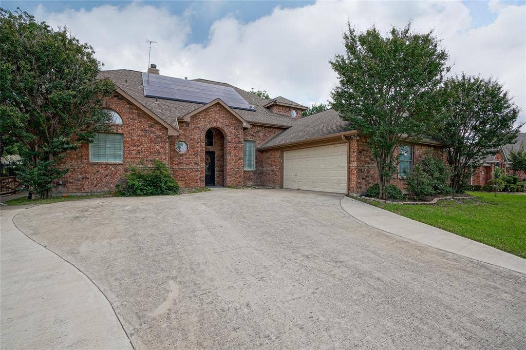 609 Trails End Court, Hurst, TX 76054 609 Trails End Court, Hurst, TX 76054
