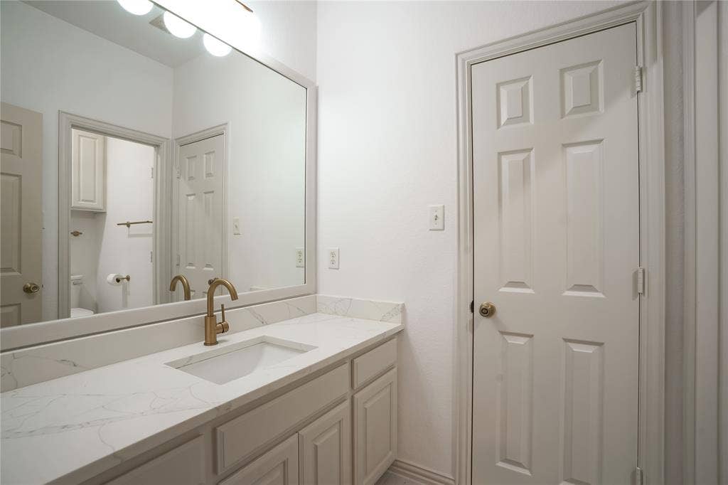 609 Trails End Court, Hurst, TX 76054 609 Trails End Court, Hurst, TX 76054