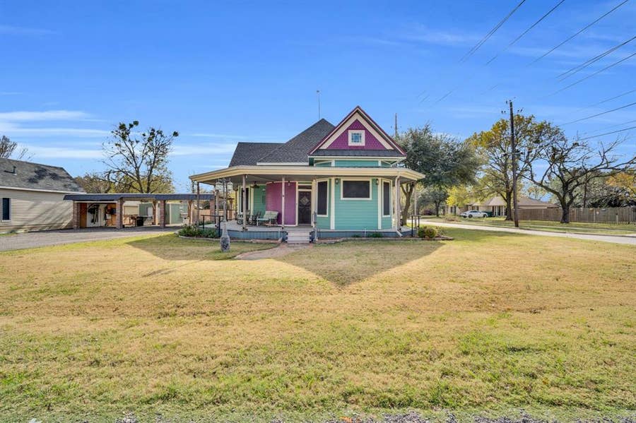 Property photo for 312 W 8th Street, Ferris, TX