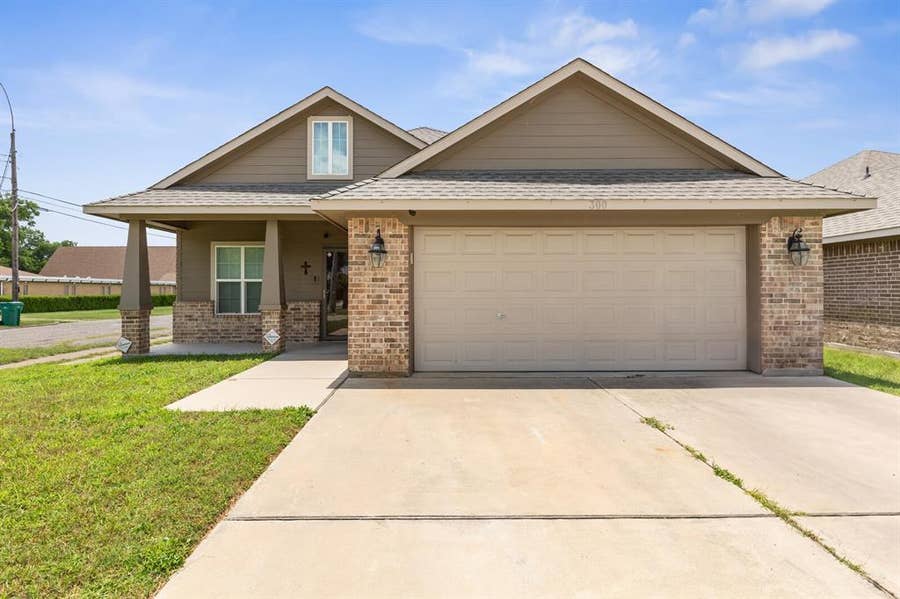 Property photo for 300 N Bermuda Street, Lacy Lakeview, TX