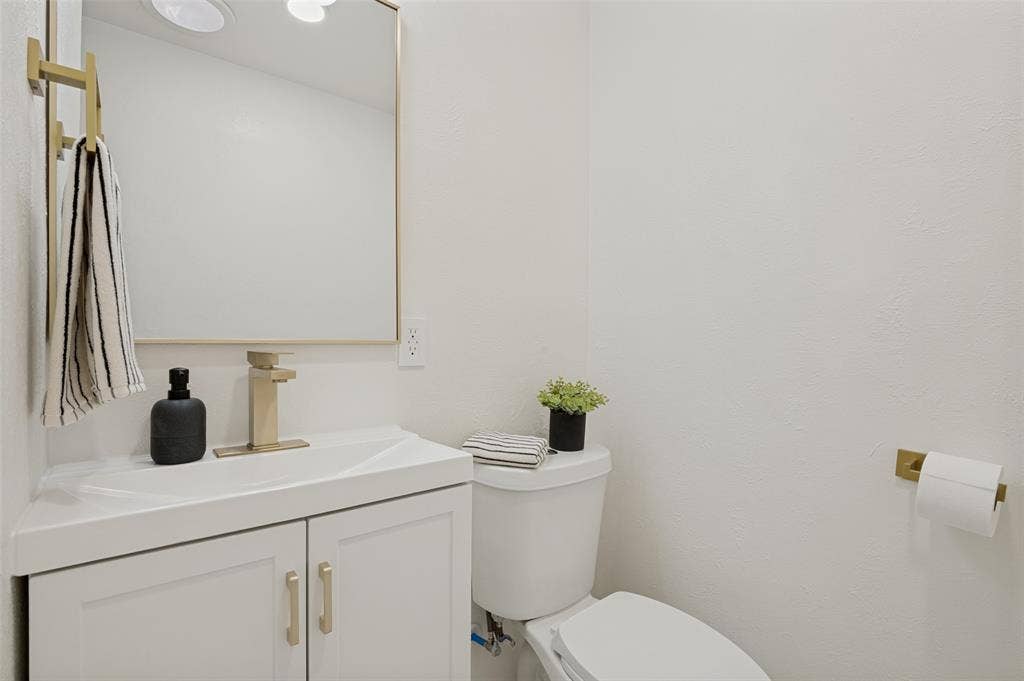 816 Misty Glen Drive, DeSoto, TX 75115 816 Misty Glen Drive, DeSoto, TX 75115