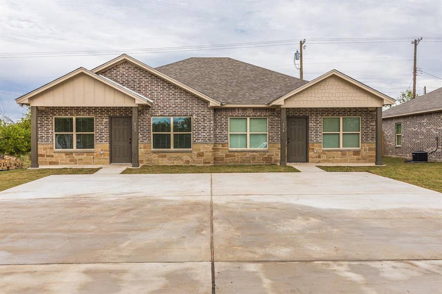 Property photo for 602 Washington Street, McGregor, TX