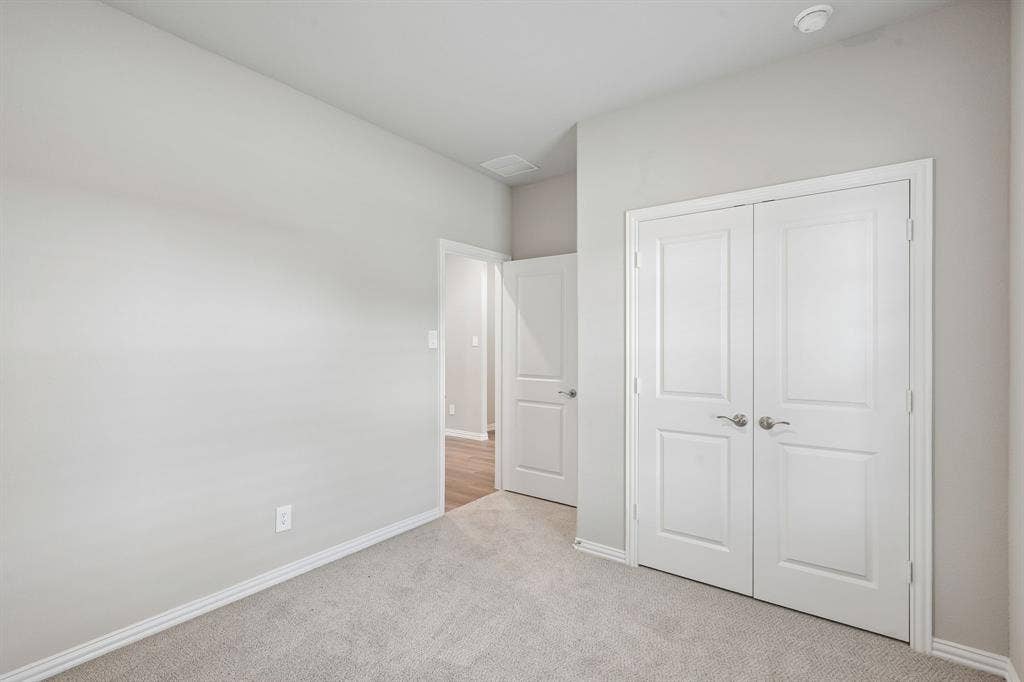 1934 Tradition Drive, Seagoville, TX 75159 Photo is not of the actual home, but is an inspirational photo of builder’s model home and may depict options, furnishings, and/or decorator features that are not included.
