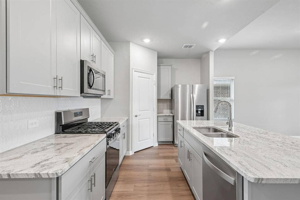 1934 Tradition Drive, Seagoville, TX 75159 Photo is not of the actual home, but is an inspirational photo of builder’s model home and may depict options, furnishings, and/or decorator features that are not included.