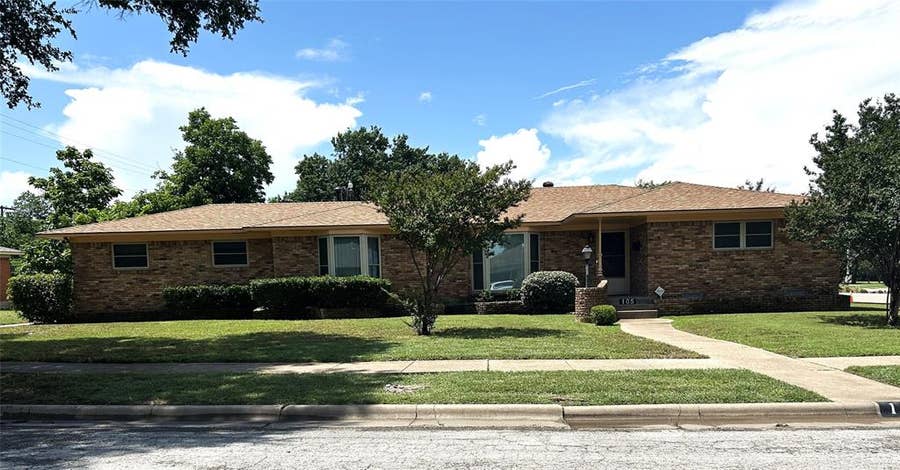 Property photo for 105 Lindenwood Drive, Lancaster, TX