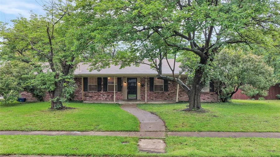 Property photo for 415 E Mona Avenue, Duncanville, TX