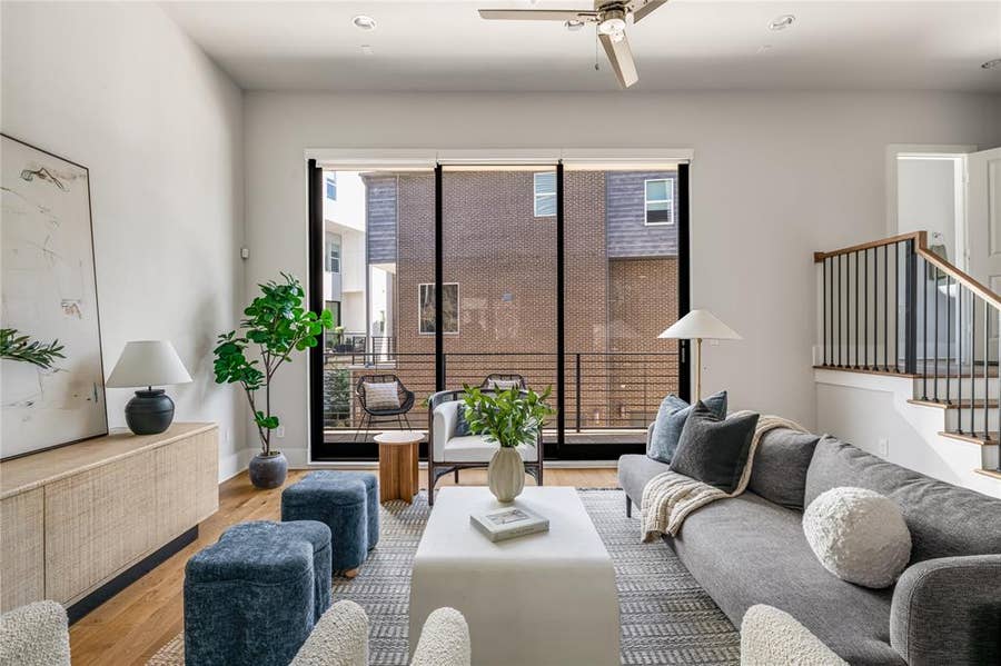 Property photo for 381 E Greenbriar Lane, #401, Dallas, TX