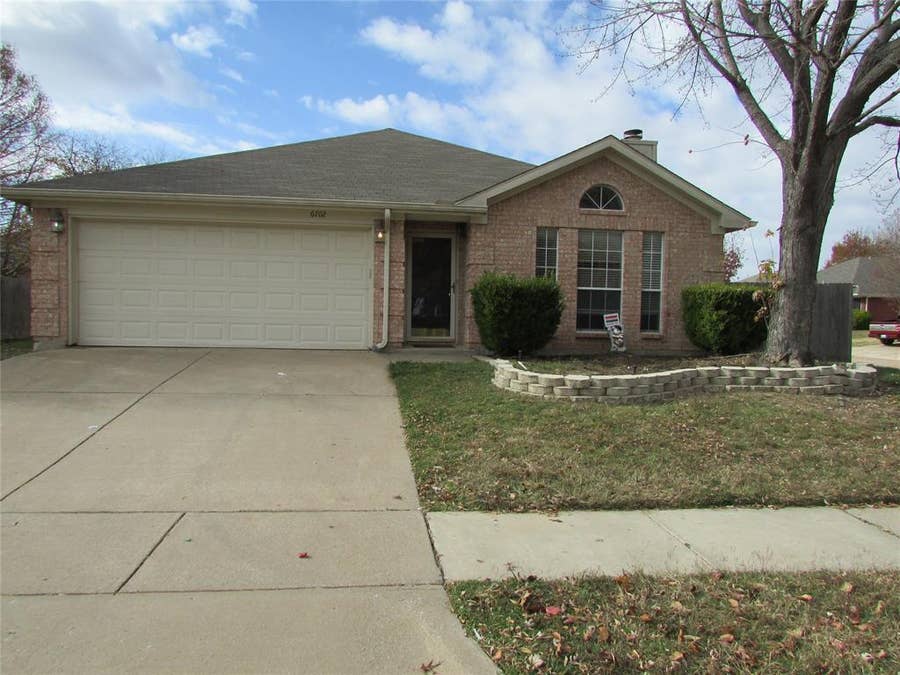 Property photo for 6702 Canyon Creek Drive, Arlington, TX