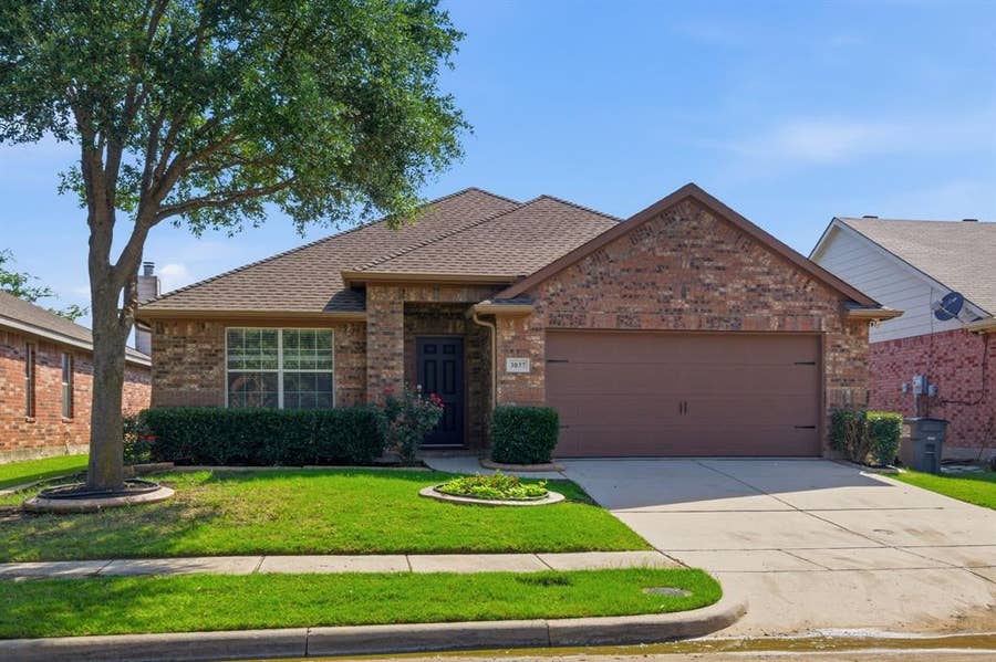 Property photo for 3037 Winding Meadow Trail, Princeton, TX