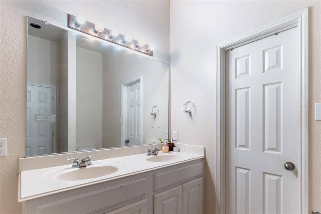 476 Paddle Drive, Crowley, TX 76036 476 Paddle Drive, Crowley, TX 76036