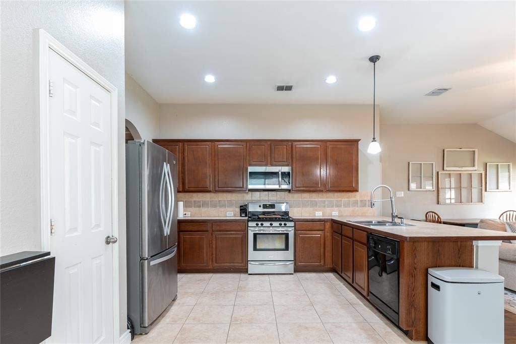 476 Paddle Drive, Crowley, TX 76036 476 Paddle Drive, Crowley, TX 76036