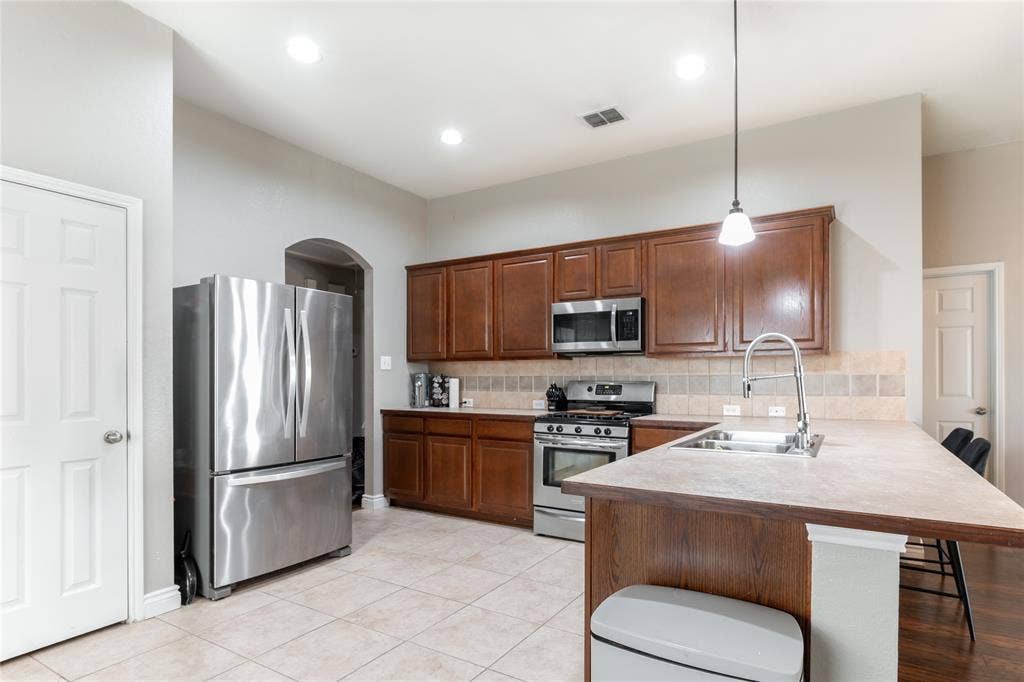 476 Paddle Drive, Crowley, TX 76036 476 Paddle Drive, Crowley, TX 76036
