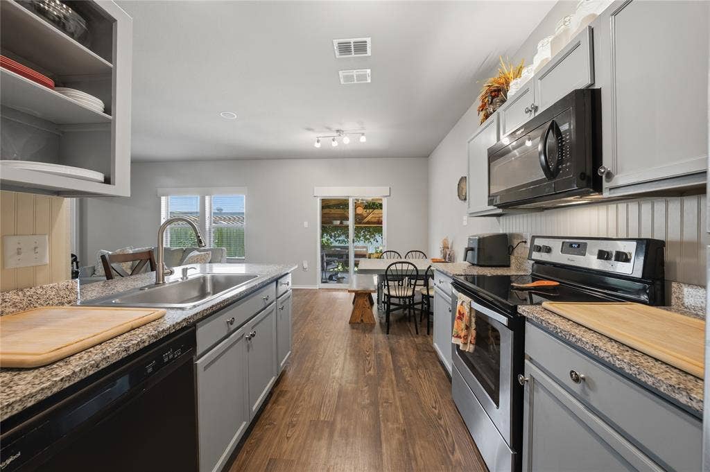 305 Breaux Lane, Mabank, TX 75147