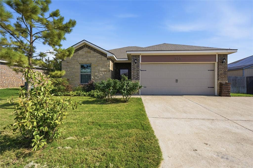 305 Breaux Lane, Mabank, TX 75147