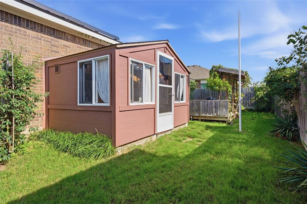 305 Breaux Lane, Mabank, TX 75147