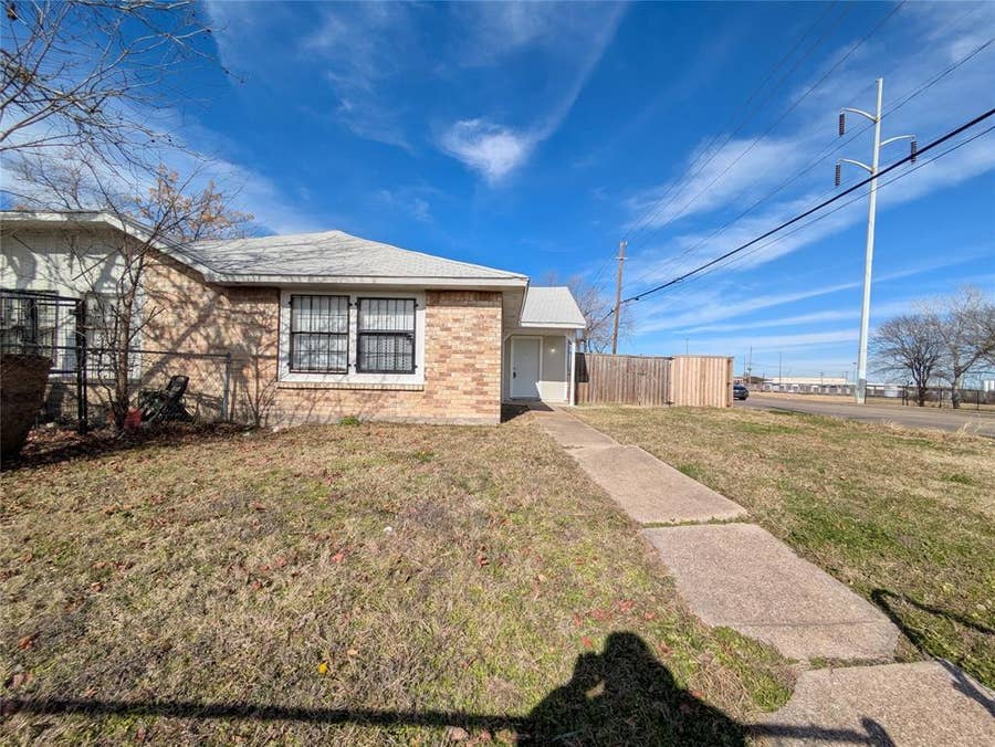 Property photo for 9575 Gonzales Drive, Dallas, TX