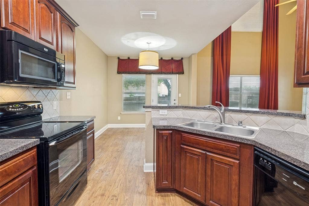 8537 Brunswick Drive, Plano, TX 75024 8537 Brunswick Drive, Plano, TX 75024