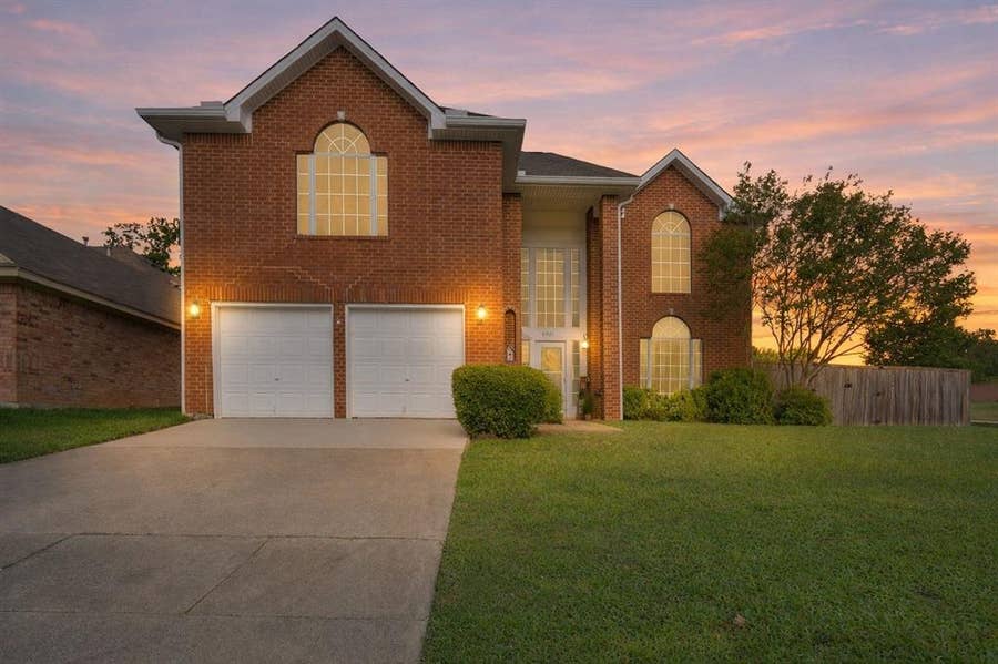 Property photo for 6000 Red Fern Drive, Arlington, TX
