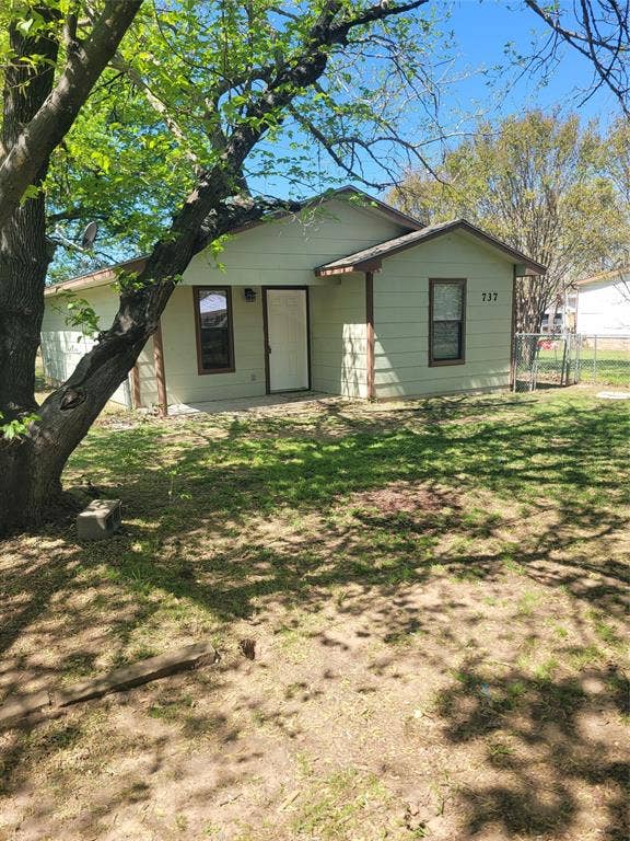 Property photo for 737 Luther Lane, Gun Barrel City, TX