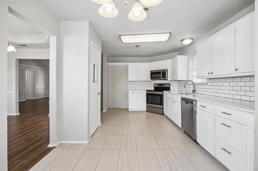 6433 Ridglea Drive, Watauga, TX 76148 6433 Ridglea Drive, Watauga, TX 76148