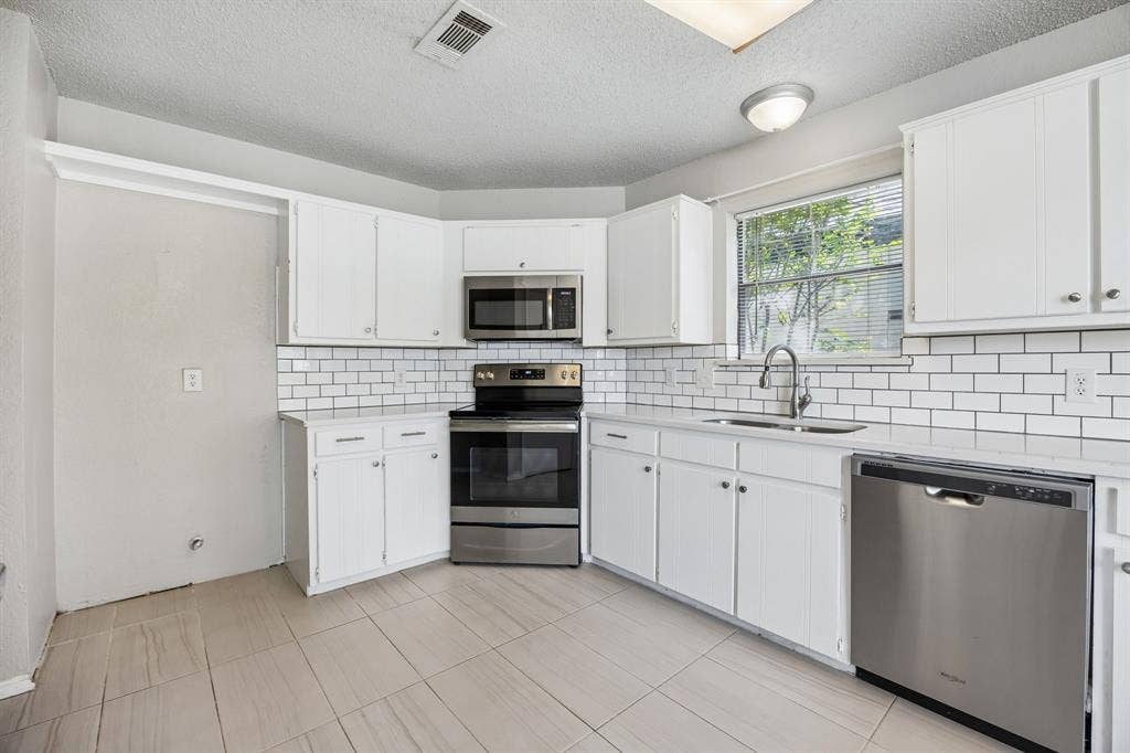 6433 Ridglea Drive, Watauga, TX 76148 6433 Ridglea Drive, Watauga, TX 76148