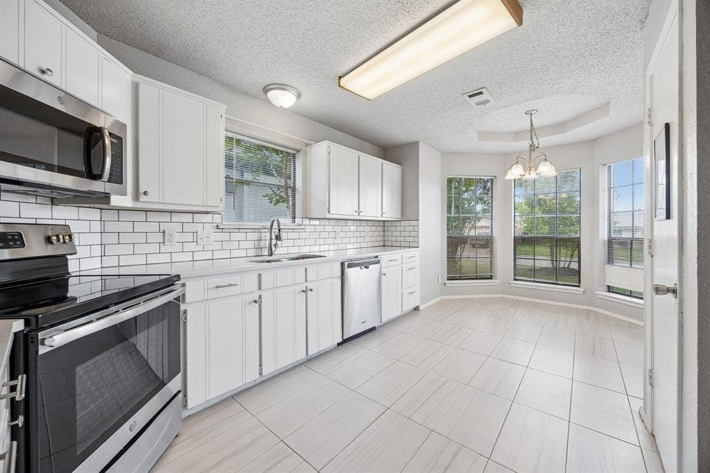 6433 Ridglea Drive, Watauga, TX 76148 6433 Ridglea Drive, Watauga, TX 76148